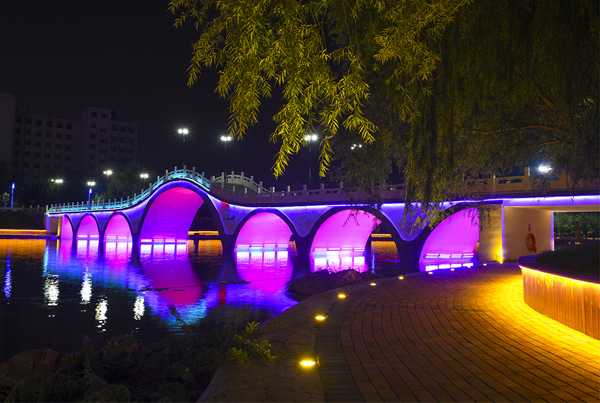 多彩之桥夜景