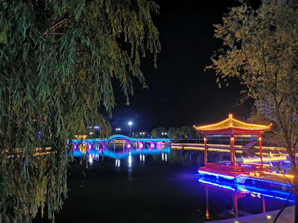 校园夜景