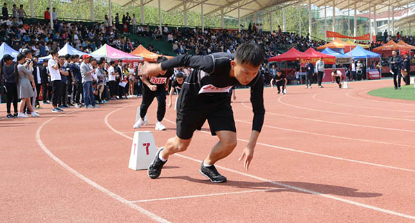 电气工程系运动员奋力拼搏