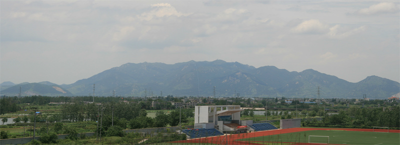 龙山丽影