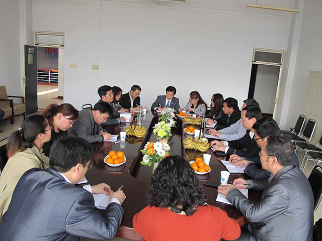 邀请校外专家座谈会1