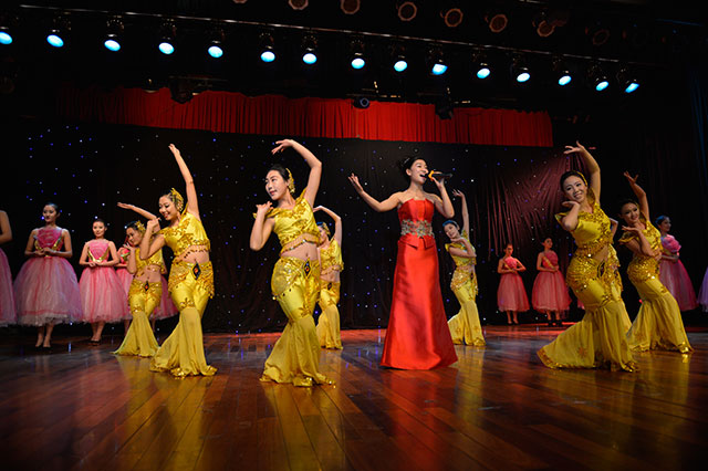 夏青传媒学院师生节目表演