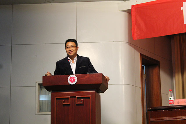 夏青传媒学院名誉院长--中央电视台《新闻三十分》主播崔志刚