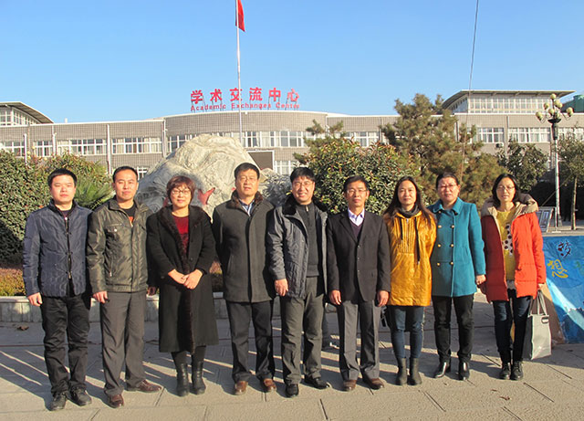 竞赛指导教师与数理学院领导班子合影