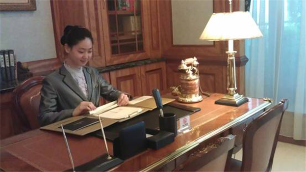 深圳市五洲宾馆客房部主管郑春梅同学（2012届酒店管理专业毕业生）