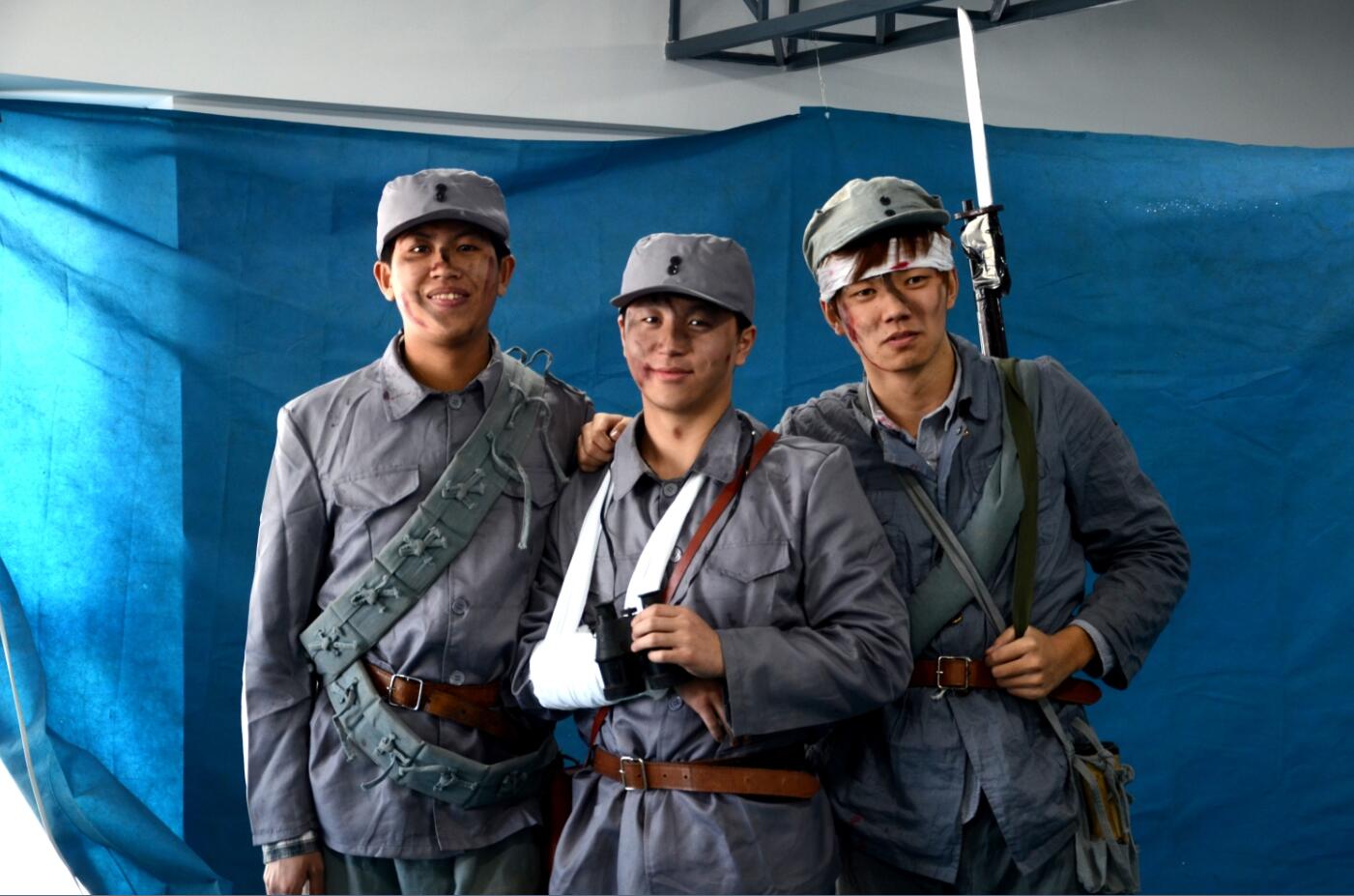 学生在实训基地进行影视前期录制实践