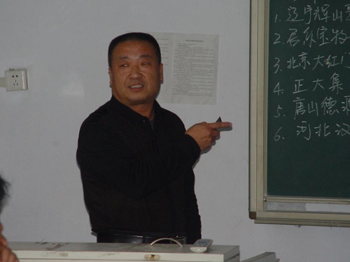 李向东，2006届毕业生，现为北京二商局大红门科技牧业有限公司常务副总经理，年薪30万元。