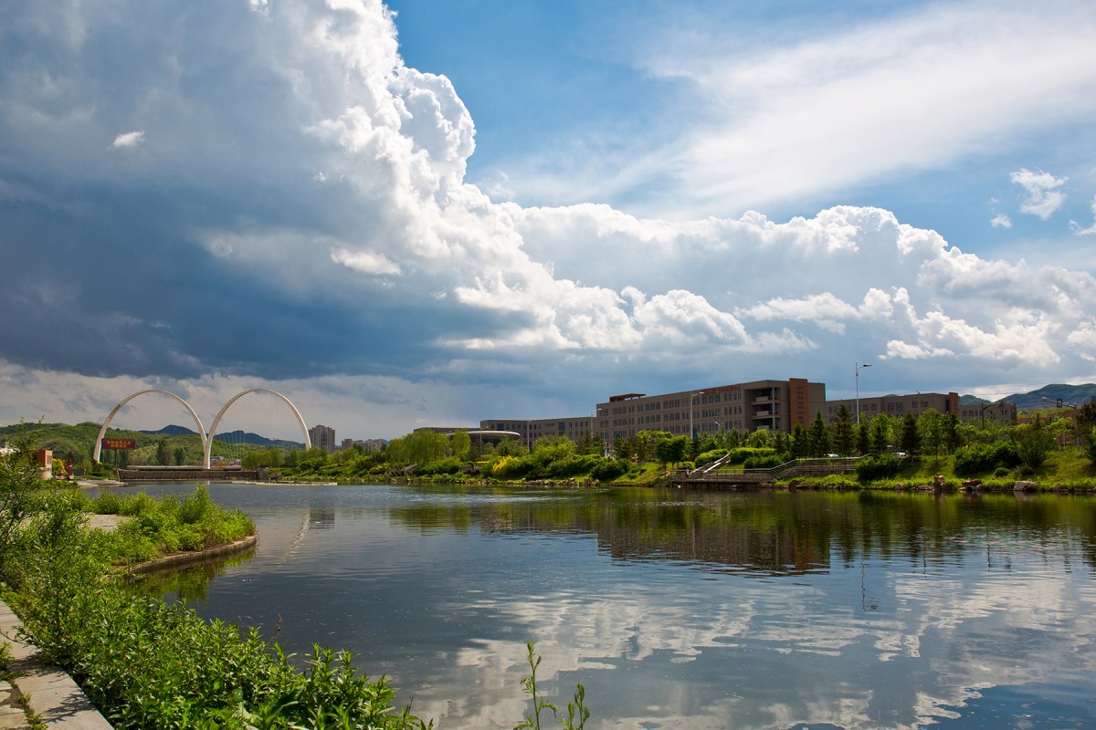 学校外景