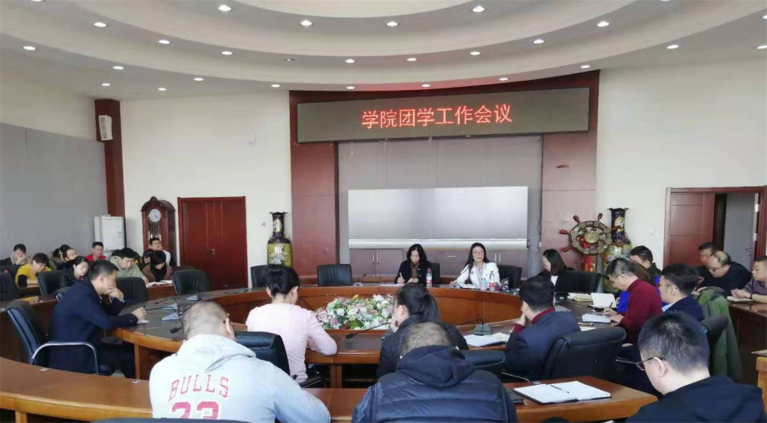 学院领导到公寓指导工作