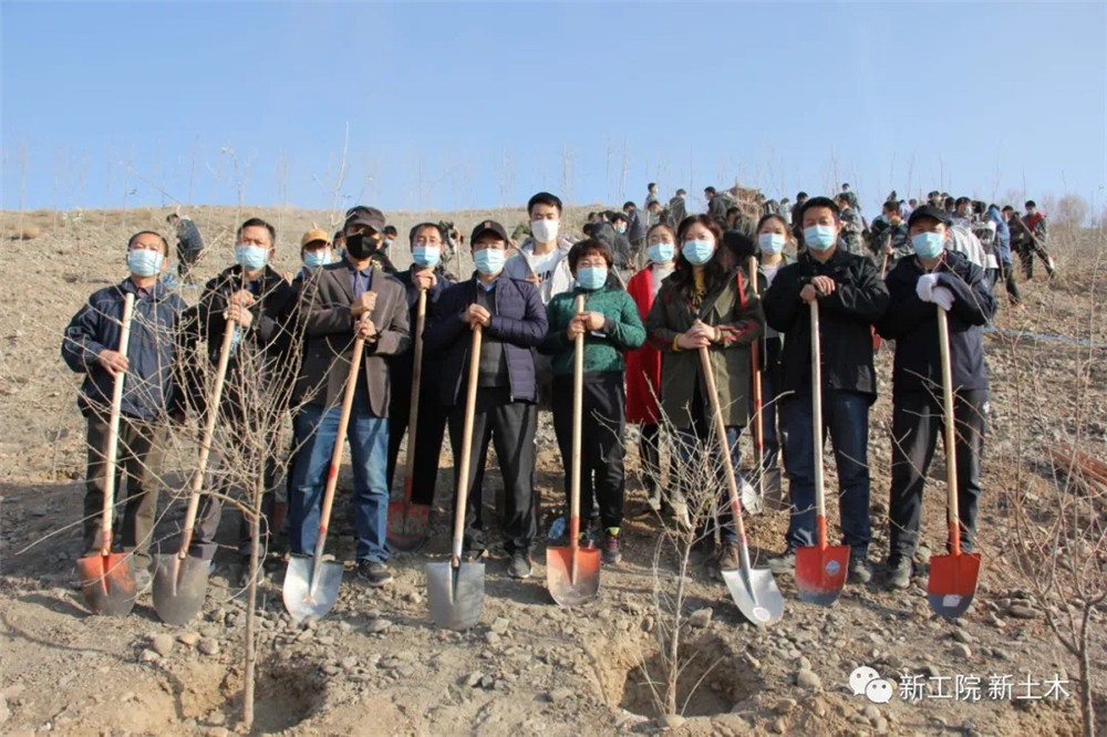 土木工程学院师生齐力上阵，共筑绿色校园