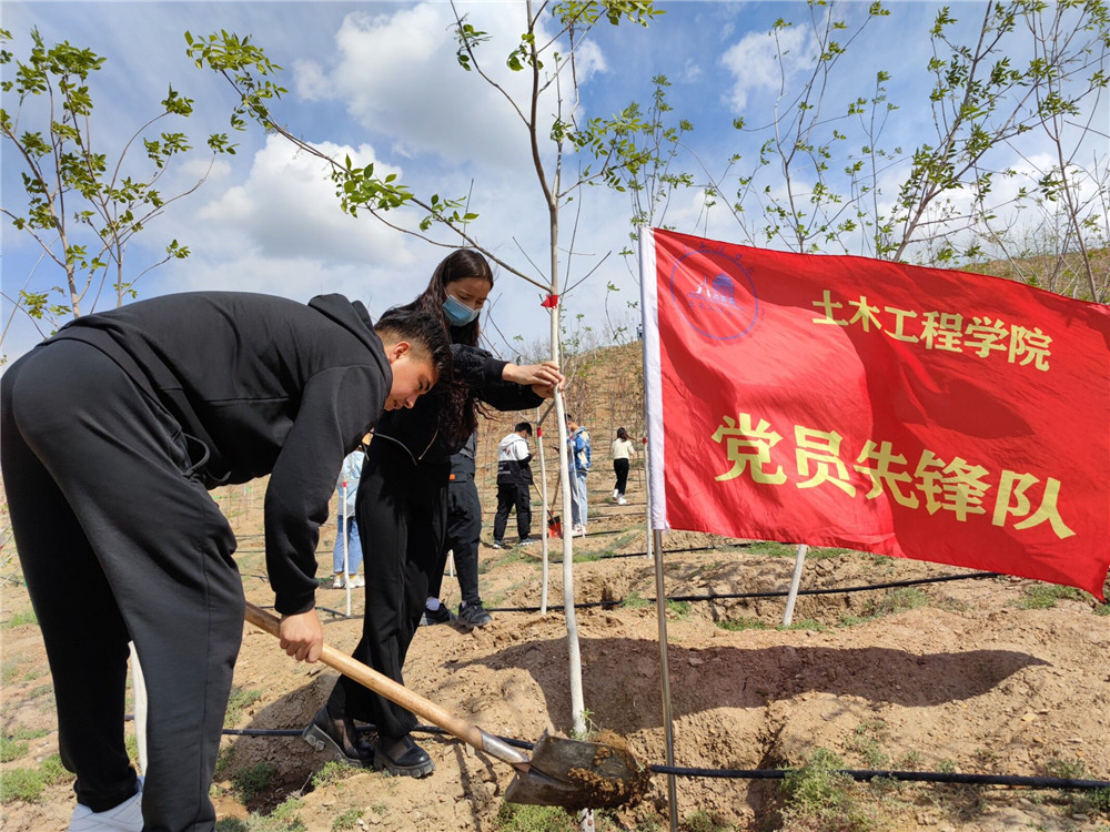 土木工程学院在文冠谷组织“学党史，为师生做好事，”特别实践活动